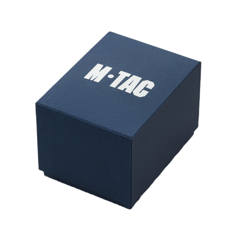 M-Tac Tactical Ur 2037 i original emballasje, mørkeblå boks med logo. Perfekt for utendørs og taktisk bruk, kombinerer holdbarhet og stil.
