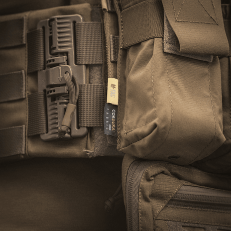 M-Tac veske for 2 magasiner i slitesterkt Cordura med borrelås og polstring i galleri posisjon 1 for taktisk bruk og NIJ-sertifisering.