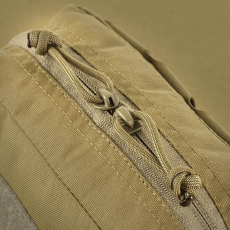 M-Tac Utility Taske Elite Medium i slitesterkt materiale med dobbel lynlås og tett søm, vist i galleri posisjon 1.