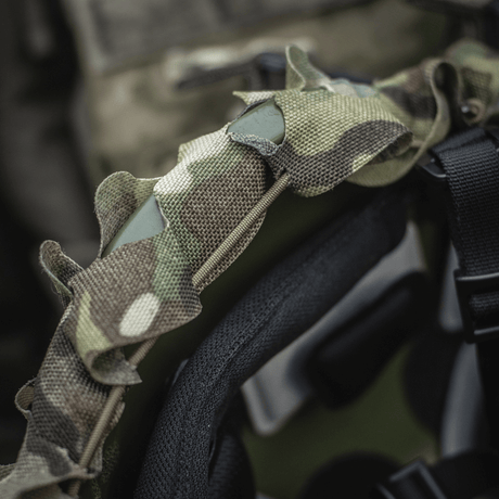M‑Tac Vilha Hjelmcover Elite med MULTICAM-camouflage, designet for FAST hjelmer, laget av Cordura 500D og Laser Cut mesh for beskyttelse og skjul.