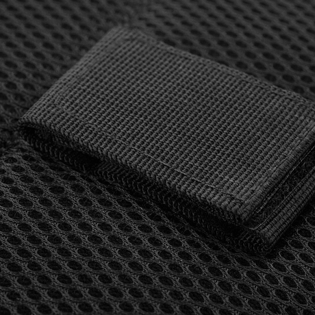 Detalj av M-Tac Urban Line City Patrol Fastex-veske med svart mesh-design og holdbart 600D polyesterstoff.