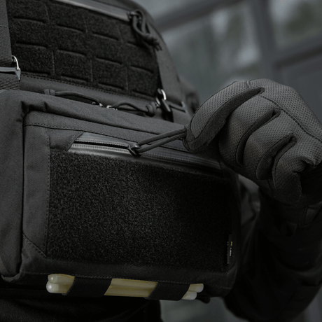 M-Tac Admin Pouch Large Elite Gen.II i robust Cordura 500D med AquaGuard-glidelås og Velcro-panel for patches, designet for effektiv oppbevaring.