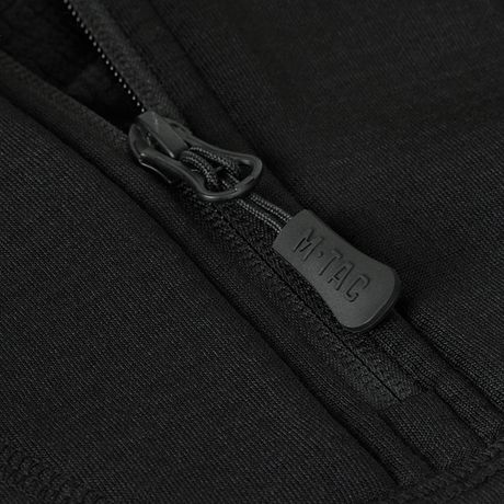 Nærbillede af lynlås på M-Tac Thermal Fleece Shirt Delta Level 2 Lady, fremstillet af varmebevarende polyester materiale.