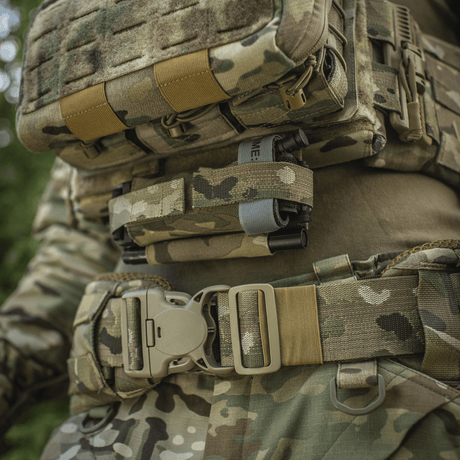 M‑Tac Tourniquet Pouch Elastic Gen.5 festet til taktisk utstyr i kamuflasjedesign, holdbarhet og rask tilgang.