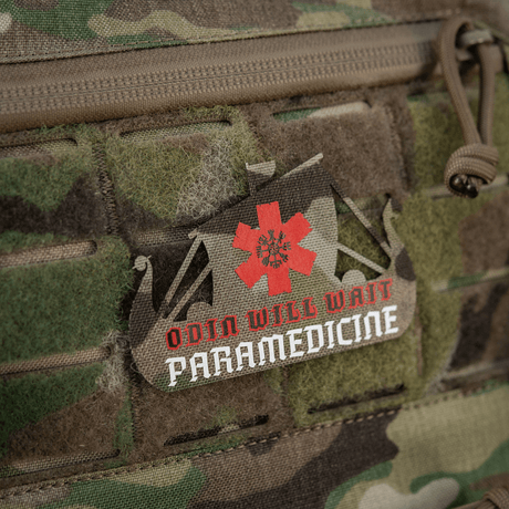 M-Tac Patch Viking Evac med vikingskip og «Odin Will Wait Paramedicine»-tekst på kamuflasjebakgrunn.