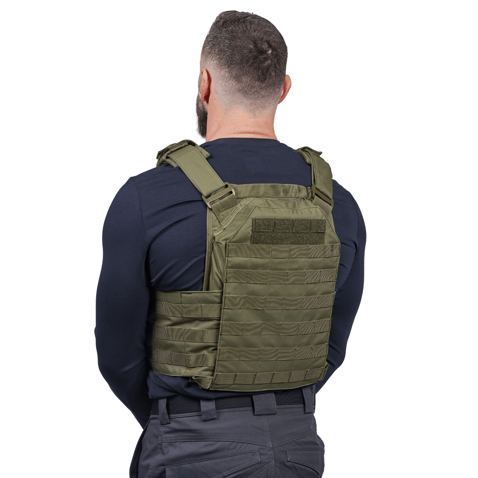 Mand iført Elite Armor Plate Carrier i grøn, set bagfra i vinkel