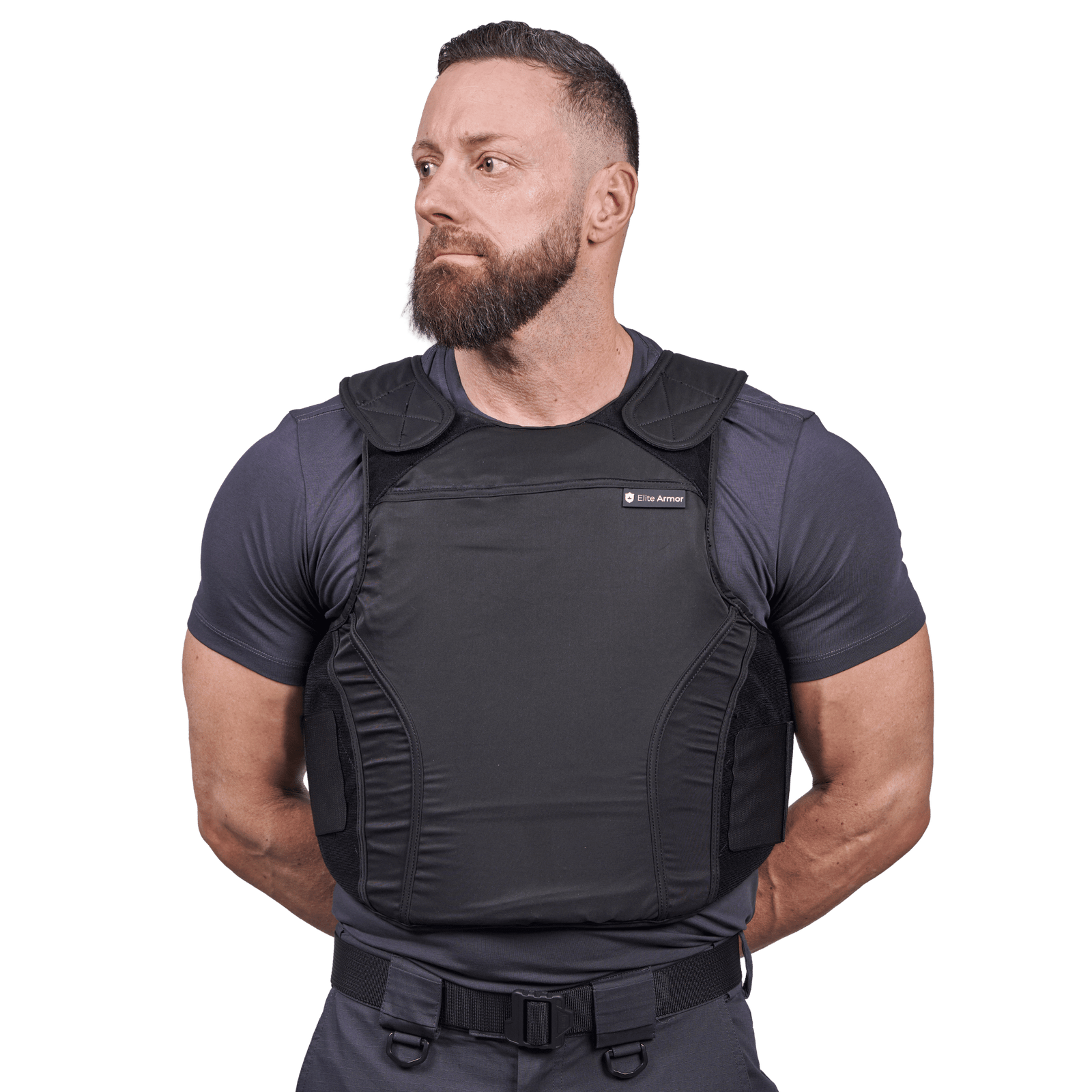 Mand iført Xtreme stik og skudsikker vest set forfra