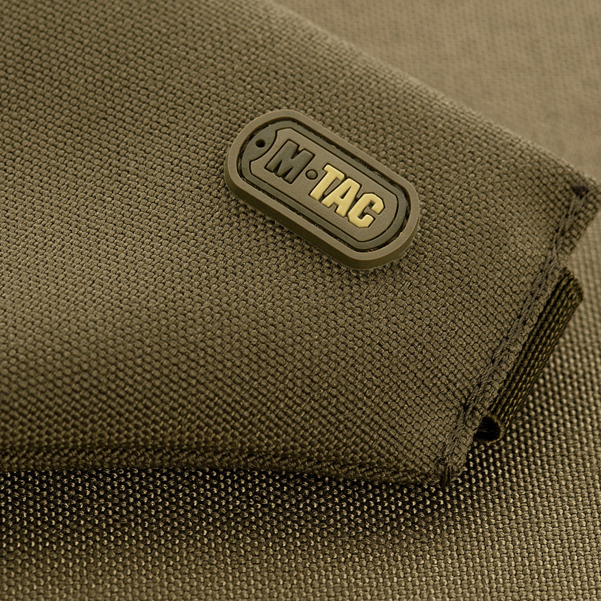 M-Tac Siddeunderlag med bælte i et holdbart materiale, sært til camping og udendørs aktiviteter.