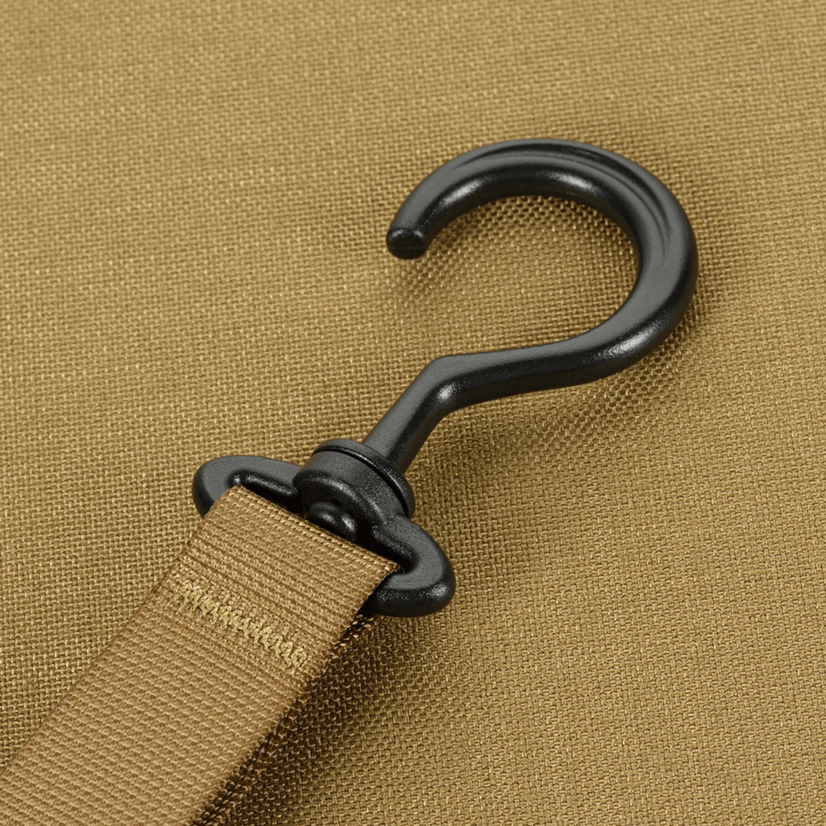 M-Tac Toilettaske krogdetalje på 600D polyester materiale med PVC-belægning, kompakt og vandafvisende design.