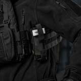 M-Tac Elastisk Tourniquet Pouch Molle Gen.III fastspændt på taktisk vest i brug