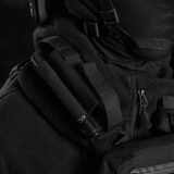 M-Tac Elastisk Tourniquet Pouch Molle Gen.III til hurtig adgang og sikker opbevaring af tourniquet, monteret på taktisk udstyr.