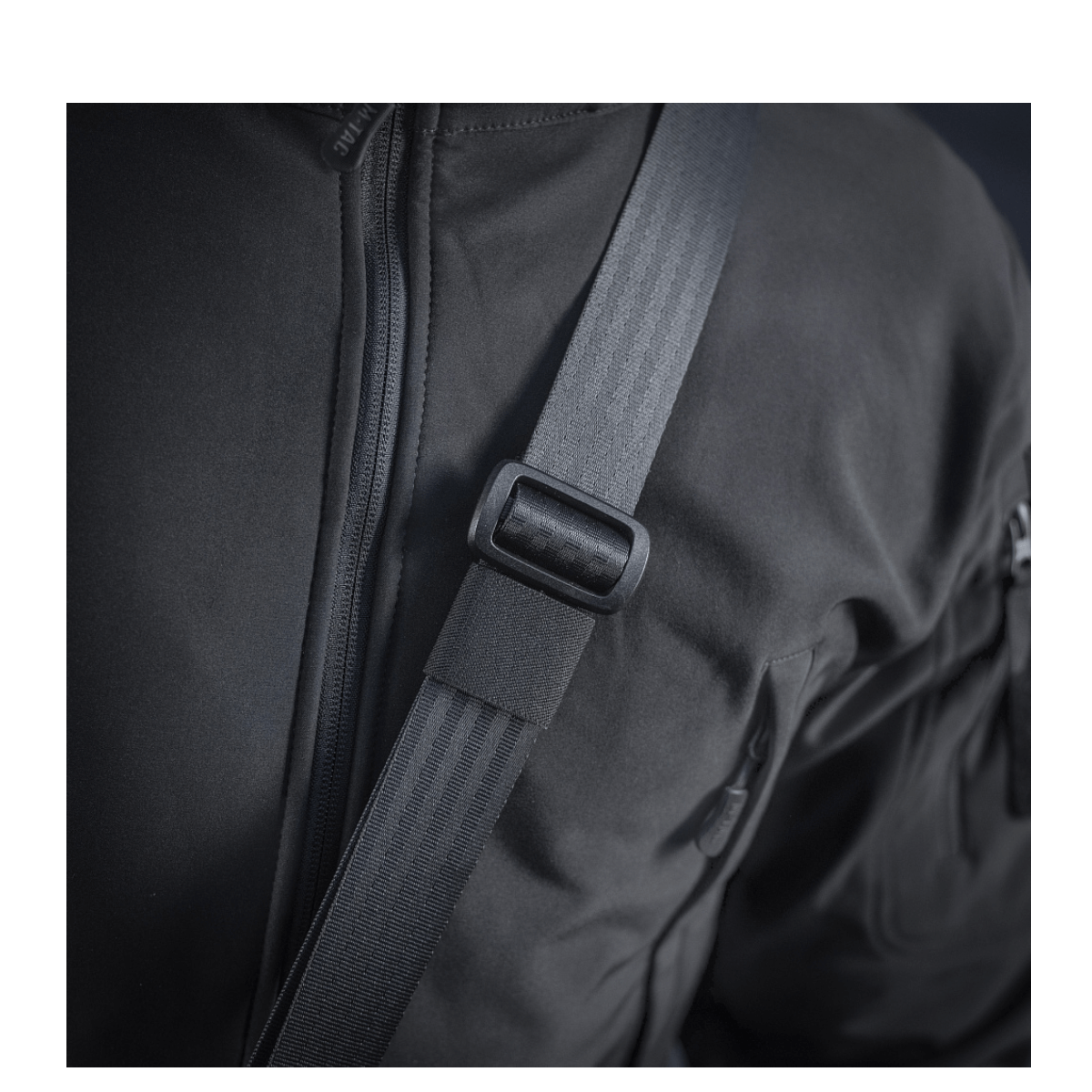 Bærestrop på M-Tac Satellite Magnettaske Gen. II Elite Hex med robust design i Cordura-materiale.