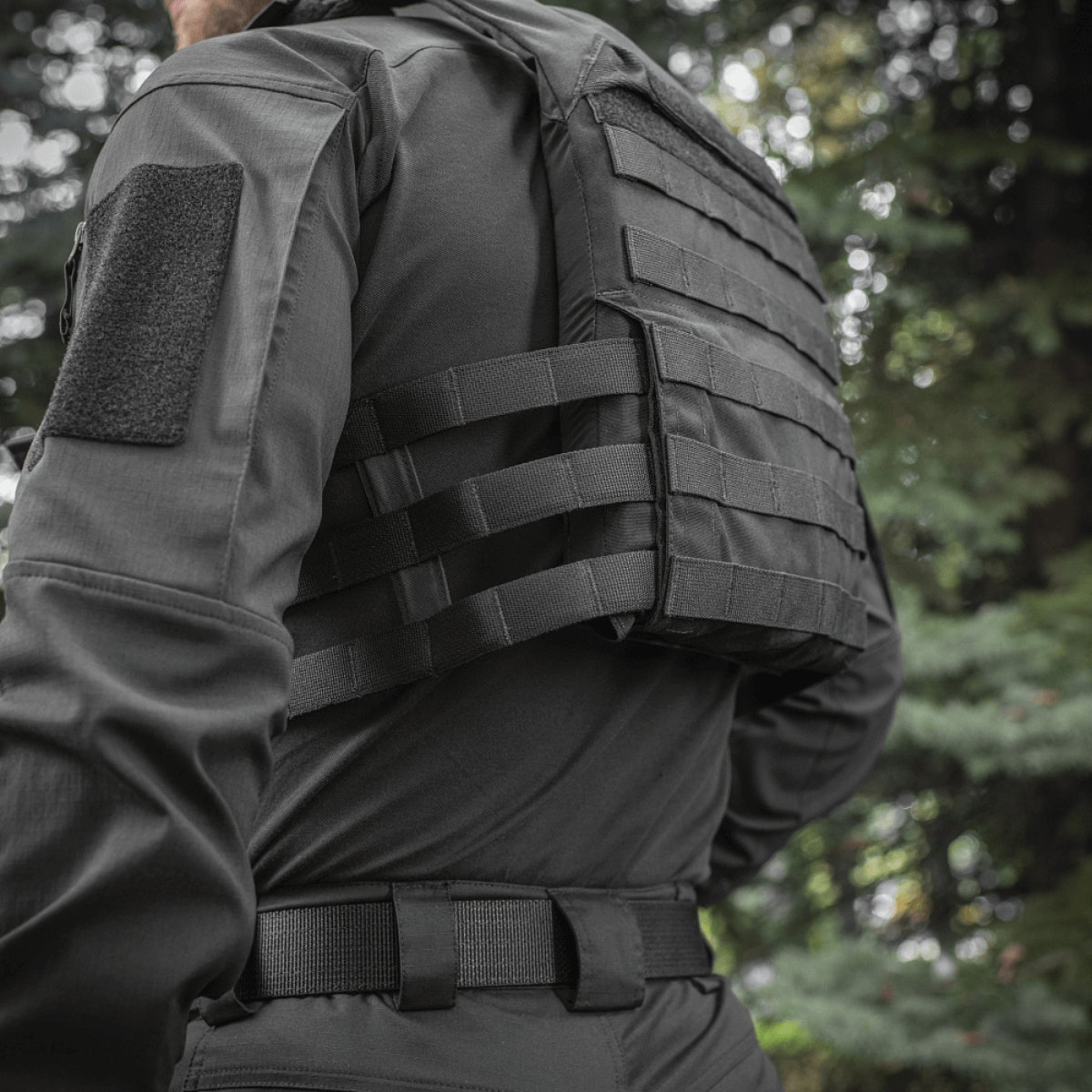 M‑Tac Plate Carrier Cuirass QRS Gen.II pladebærer med justerbar quick-release system i sort, perfekt til taktisk brug.