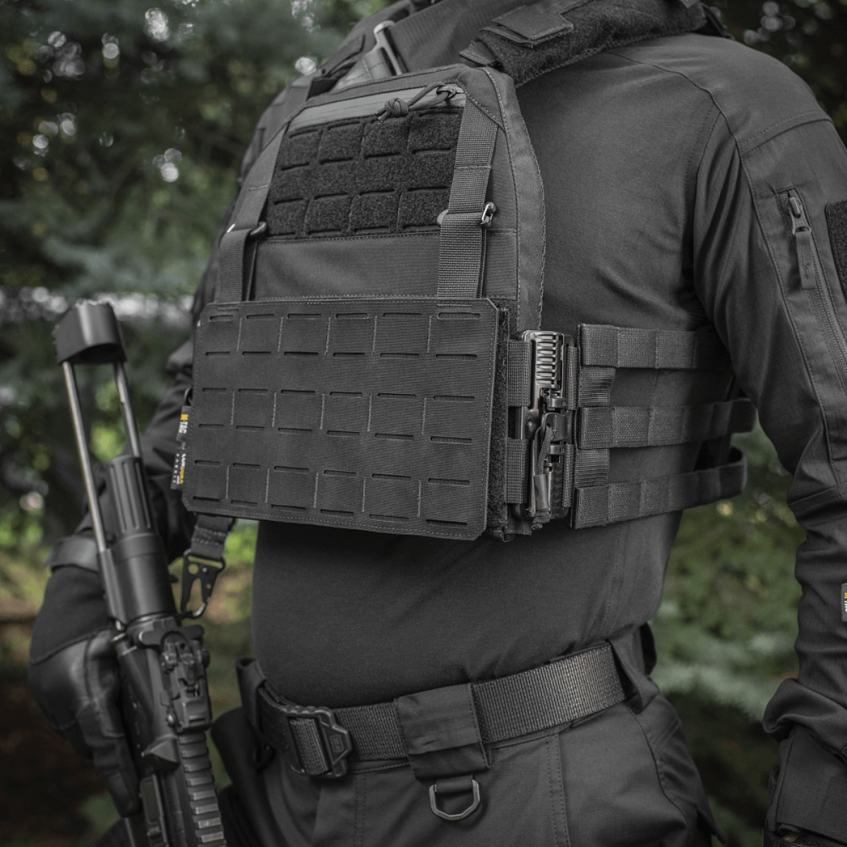M-Tac Plate Carrier Cuirass QRS Gen.II med justerbar pladebærer og quick-release system for taktisk brug, materiale Cordura 500D.