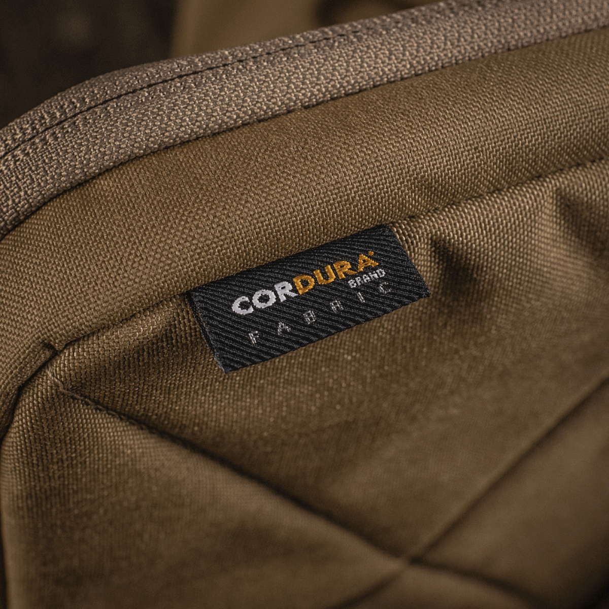 M-Tac Utility Organizer Slim Elite i Cordura 500D materiale, viser nærbillede af slidstærkt stof til sikker opbevaring og organisation.