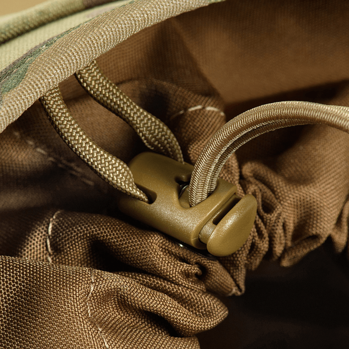 M‑Tac Magasinsæk Dump Pouch Lite Elite med quick-pull lukning til sikker opbevaring. Robust Cordura 500D materiale, velegnet til MOLLE montering.