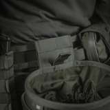 M‑Tac Magasinsæk Dump Pouch Lite Elite monteret på bælte, praktisk til hurtig magasinopbevaring, lavet af Cordura 500D med hurtiglukkesystem.