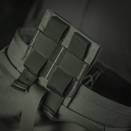 M‑Tac Magasinsæk Dump Pouch Lite Elite fastgjort med MOLLE stropper, fremvist i robust Cordura 500D materiale. Hurtiglukkesystem synligt.