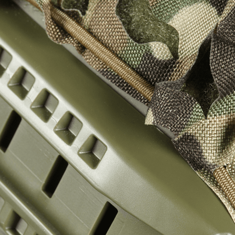 M-Tac Vilha Hjelmdække FAST med multicam mønster, lavet af slidstærkt Cordura 500D materiale, tæt på FAST-hjelm