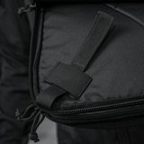 Indvendig detalje af M-Tac Tablet Bag Laser Cut Hex med hurtig adgangsrem og robust YKK lynlås.