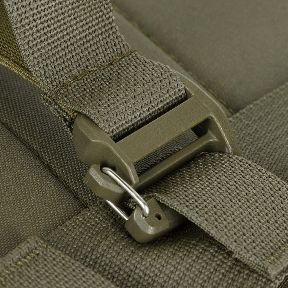 Taktisk spænde på M-Tac STURM Elite Rygsæk lavet af Cordura materiale, viser robust hardware og pålidelig konstruktion.