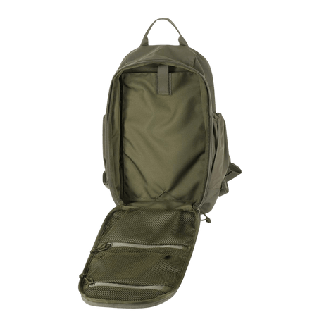 M-Tac STURM Elite Rygsæk i oliven med åbnet hovedrum og sidelommer, designet til 15 liters feltture.