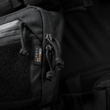 Nærbillede af M-Tac Large Elite Gen.II Skuldertaske med Cordura 500D stof og YKK lynlåse. Perfekt til taktisk brug.