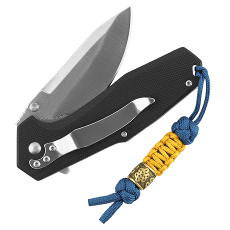 M-Tac Lanyard Scandinavian Small Chinese Knot på en sort kniv med skandinavisk perle dekoration.