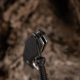 M-Tac Knife Lanyard Celtic - sort flettede paracord lanyard på en kniv, tilføjer stil og funktionalitet til knive, lygter og udstyr.