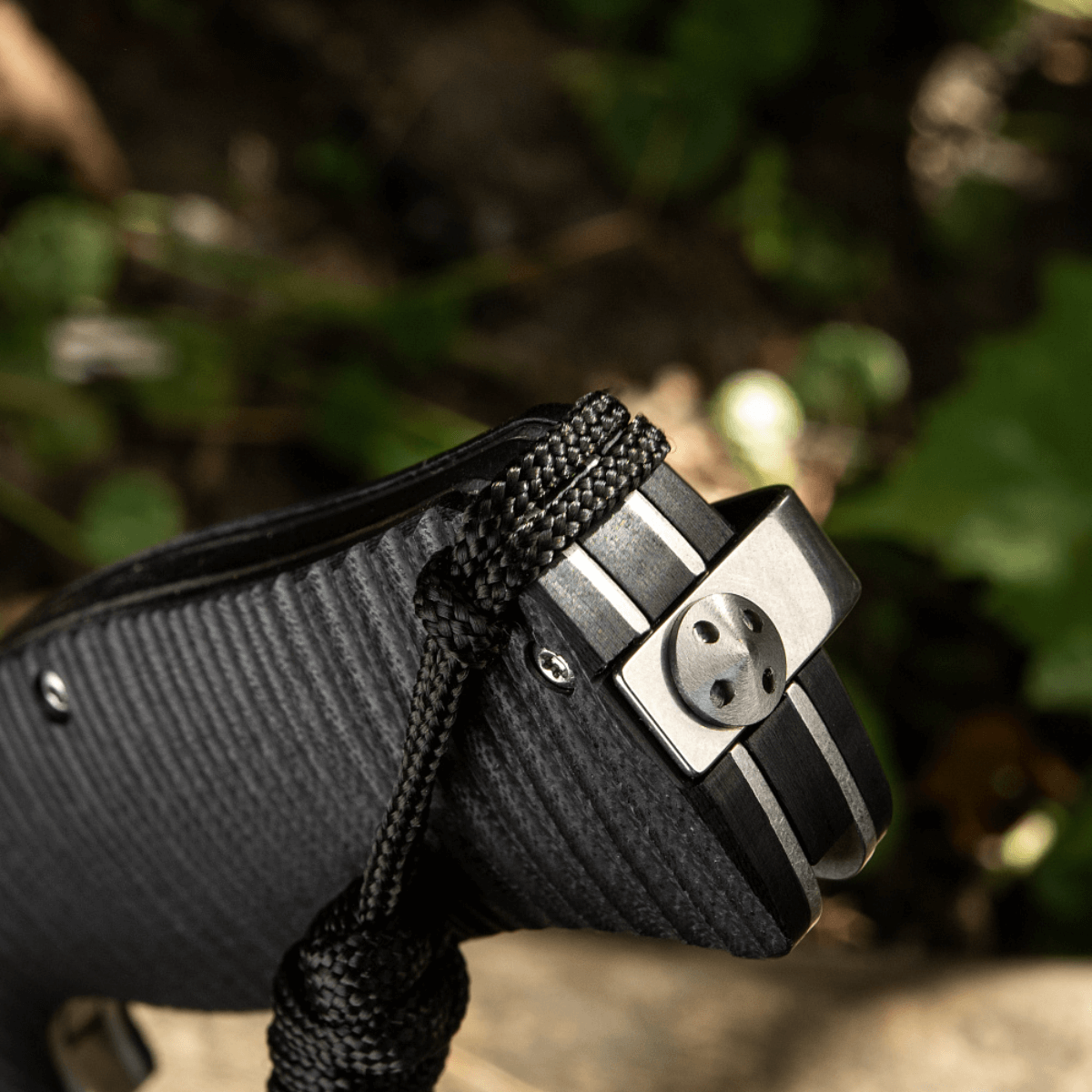 M-Tac Viper Lanyard Stainless Steel med flettet paracord på knivhåndtag