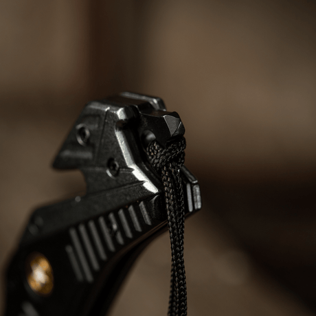 M-Tac Zeus Lanyard i flettet paracord design, perfekt til kniv eller lygte, fleksibel og stilfuld til hurtigt udstyrsadgang.