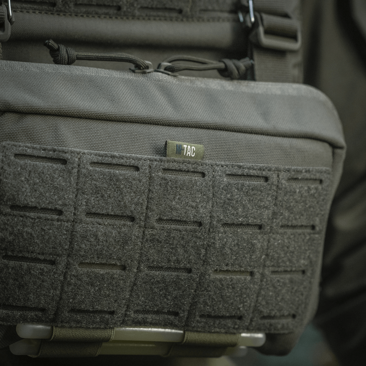 M-Tac Admin Pouch Large Elite i slidstærkt Cordura med velcro-panel til moduler, perfekt til taktisk udstyr og opbevaring.