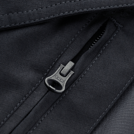 Detalje af M-Tac Shorts Aggressor Gen.II Flex lynlås i vand- og smudsafvisende rip-stop materiale.