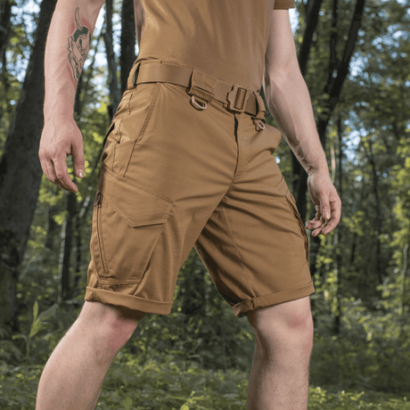 M-Tac Shorts Aggressor Gen.II Flex i naturen, alsidige taktiske shorts i rip-stop materiale med letvægt og bevægelsesfrihed.