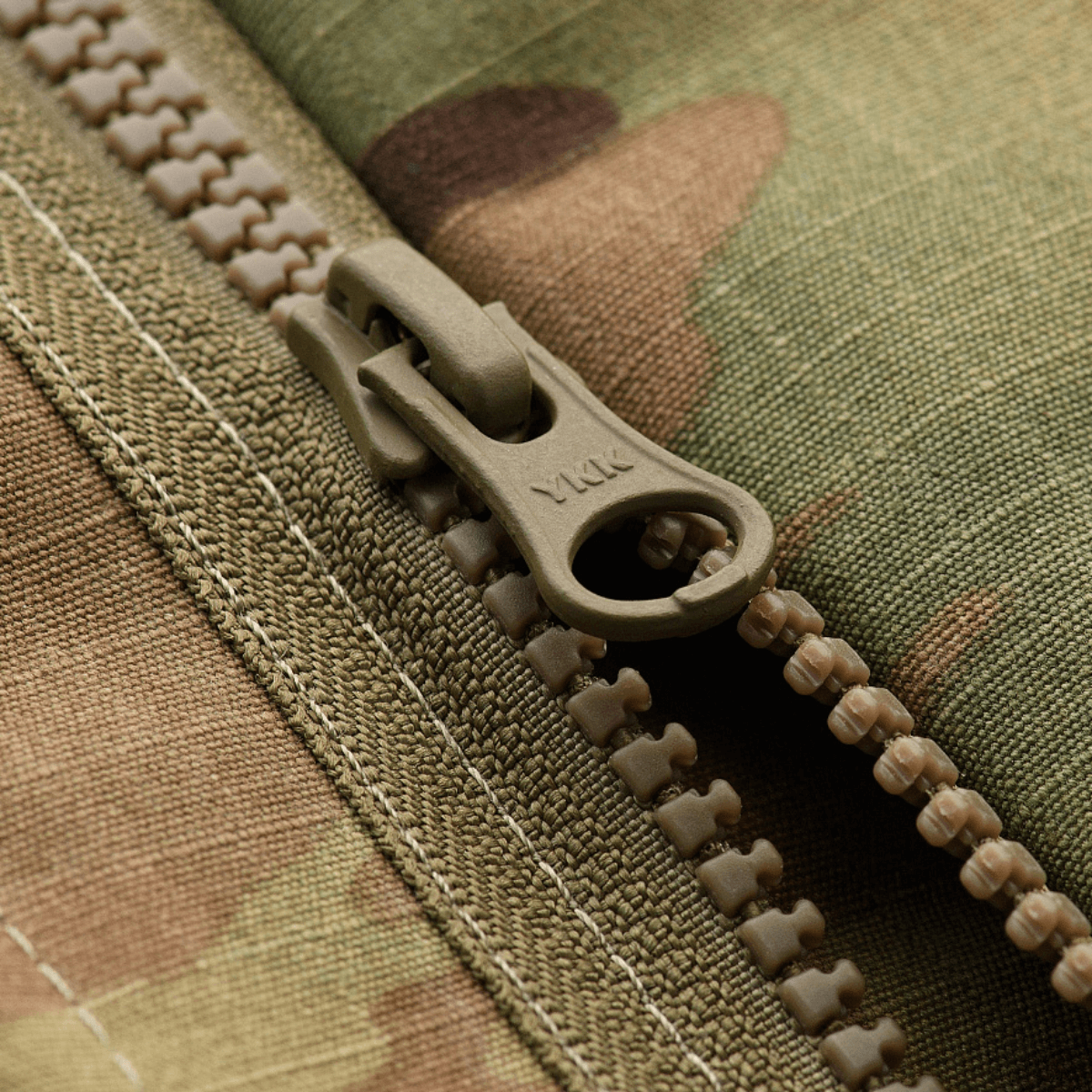 Lynlås og stofdetaljer af M-Tac Jakke Military Elite NYCO i MultiCam-design