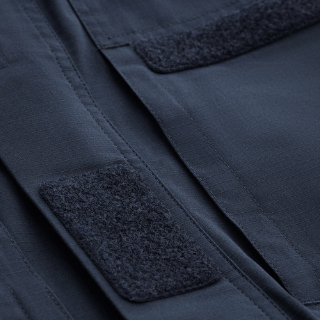 Detalje af M-Tac Jakke Patrol Flex med velcro-lukning og forstærket materiale, designet til taktik og komfort.