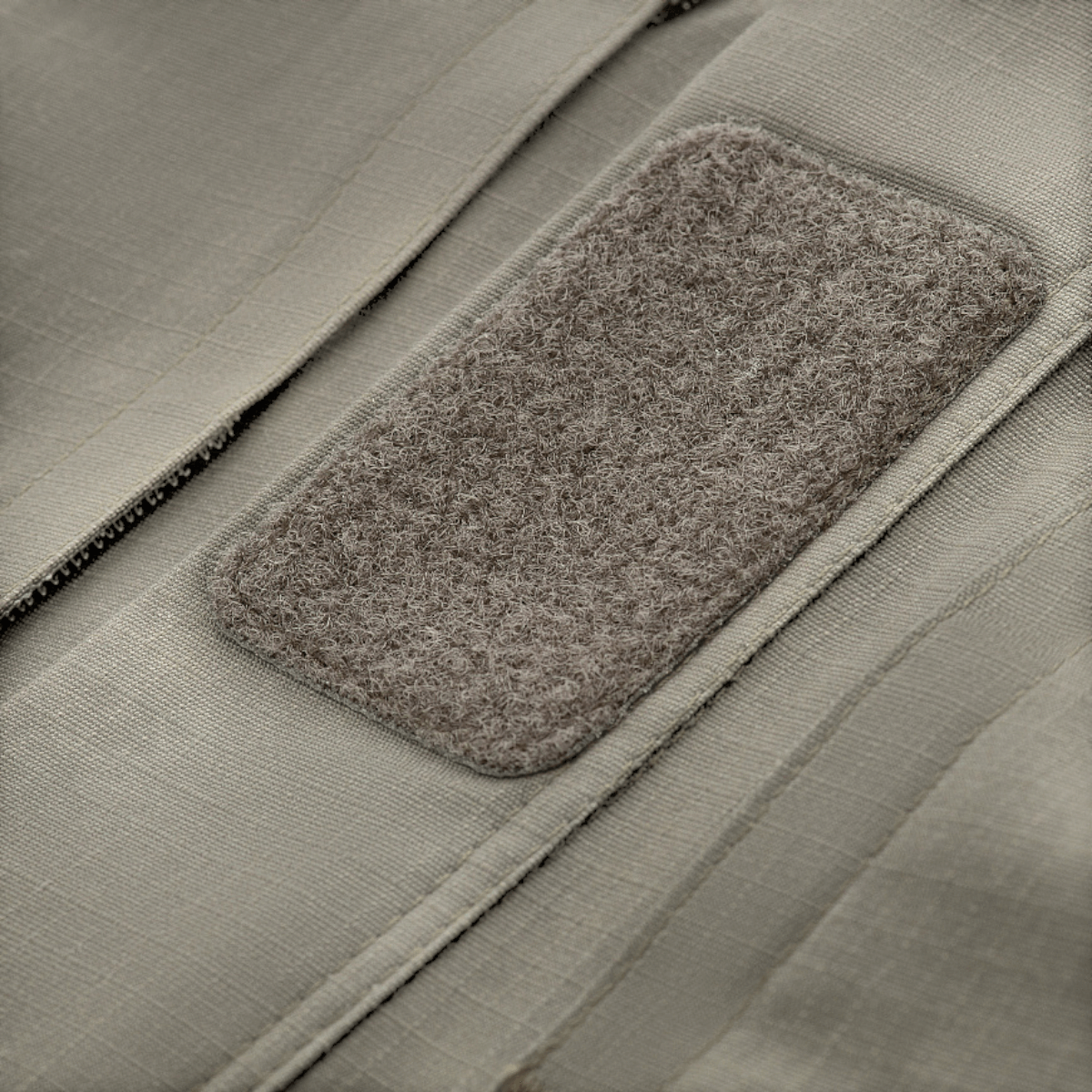 Detalje af velcro-panel på M-Tac Patrol Flex Jakke, der viser tekstur og design.