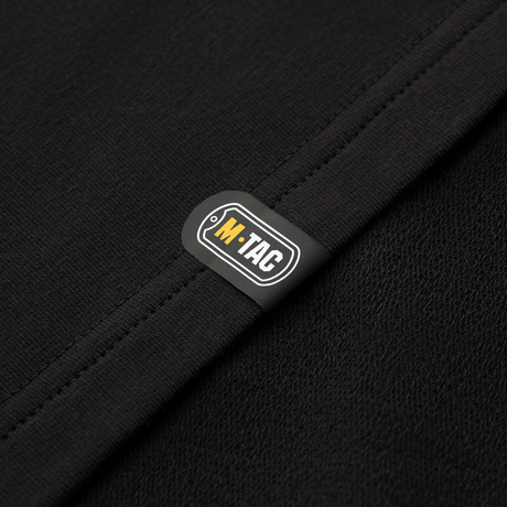 M-Tac Pullover 4 Seasons med minimalistisk design i sort stof. Perfekt til daglig og taktisk brug året rundt.