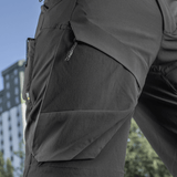 M-Tac Shorts Rubicon Flex i mørk oliven, viser cargo-lommer med YKK lynlåse, designet til komfort og funktionalitet om sommeren.