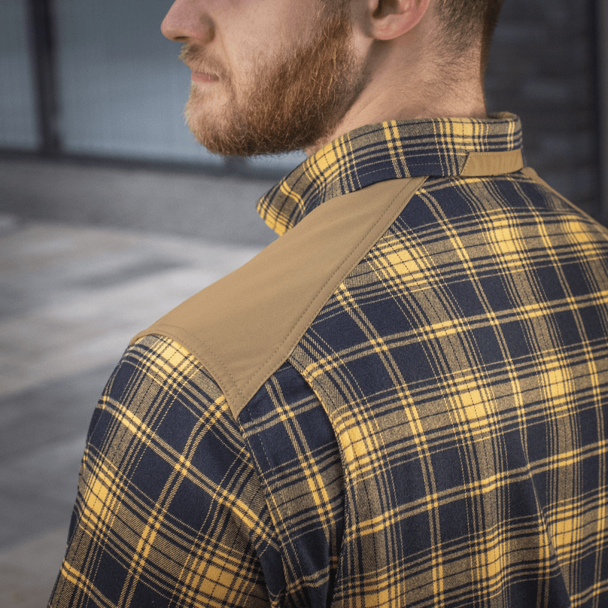 M-Tac Redneck Skjorte i navy blue/yellow plaid med forstærkede skuldre og justerbare ærmer, perfekt til arbejde og fritid.