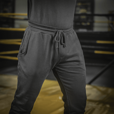 M-Tac Bukser Cotton Classic in black, perfect for sports, featuring elastic waistband and side pockets for comfort and practicality.