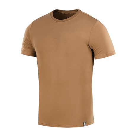 M-Tac T-shirt 93/7 Summer i beige, let og åndbar til varmt vejr, perfekt til hverdag med komfortabelt snit. Ideel til sommerdage.
