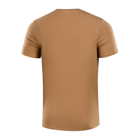 M-Tac T-shirt 93/7 Summer set bagfra i en sandfarvet nuance, ideal til hverdagsbrug med komfortabel pasform og let materiale.