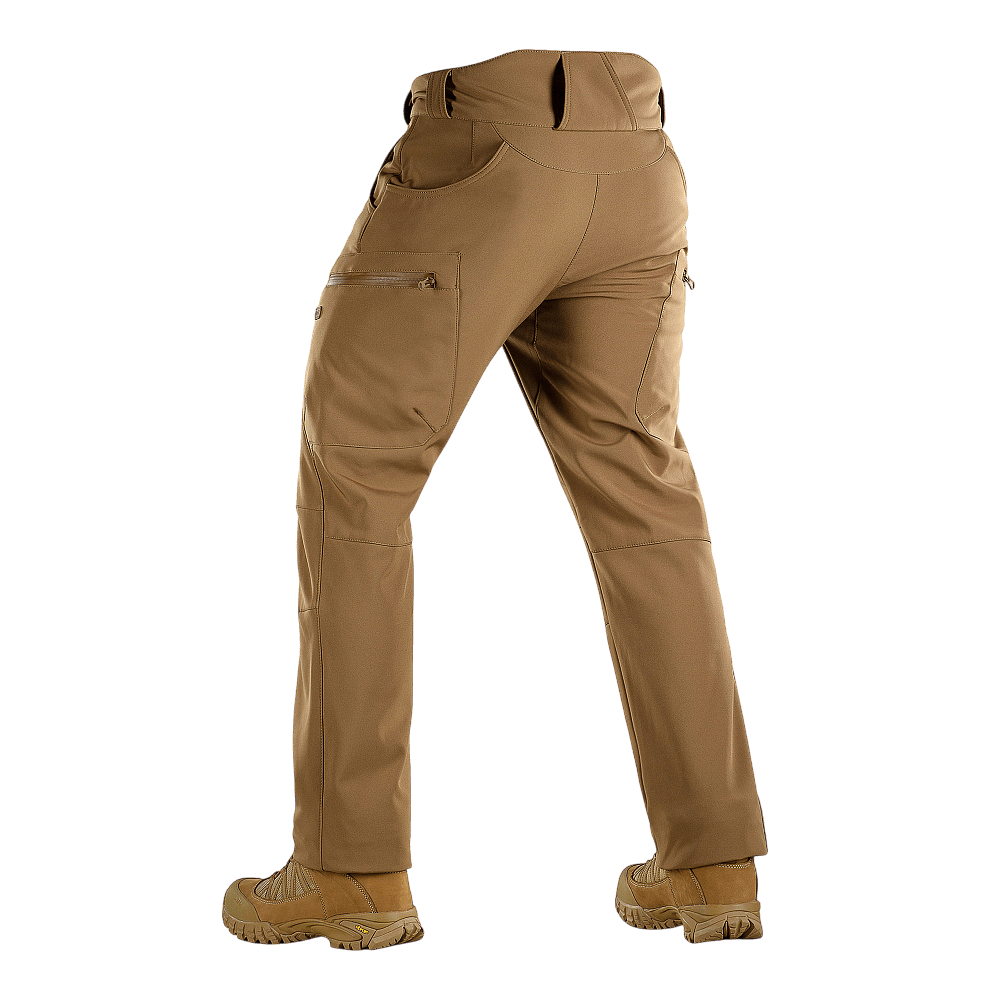 M-Tac Bukser Soft Shell Vinter med fleecefor, brune bukser set bagfra, som yderlag til efterår og vinter, 100% polyester, vind- og vandafvisende.