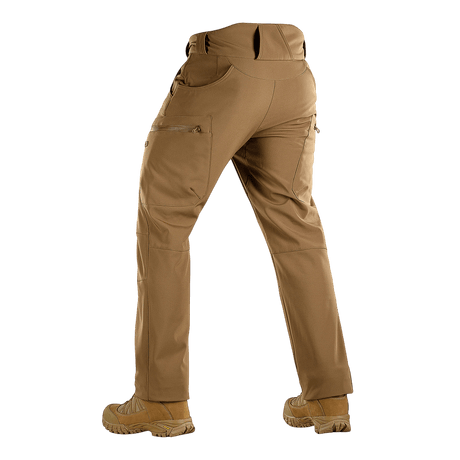 M-Tac Bukser Soft Shell Vinter viser fleeceforede bukser med høj talje, vind- og vandafvisning, ideelle til vinteraktiviteter.