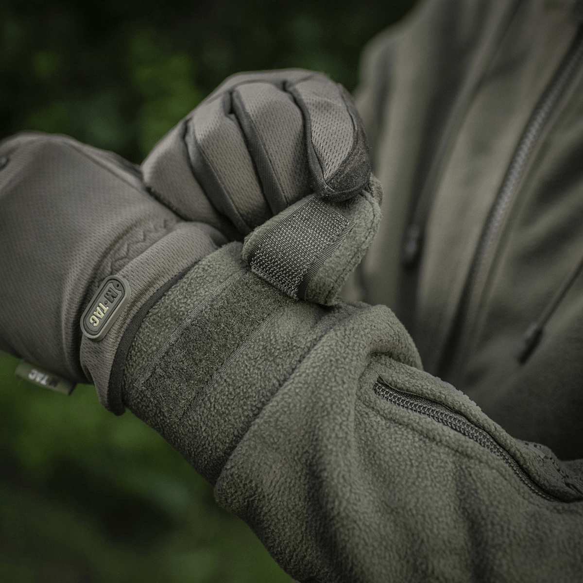 Detalje af M-Tac Division Gen.II Windblock Fleecejakke med 100% polyester og WindBlock-membran for maksimal varmebeskyttelse.