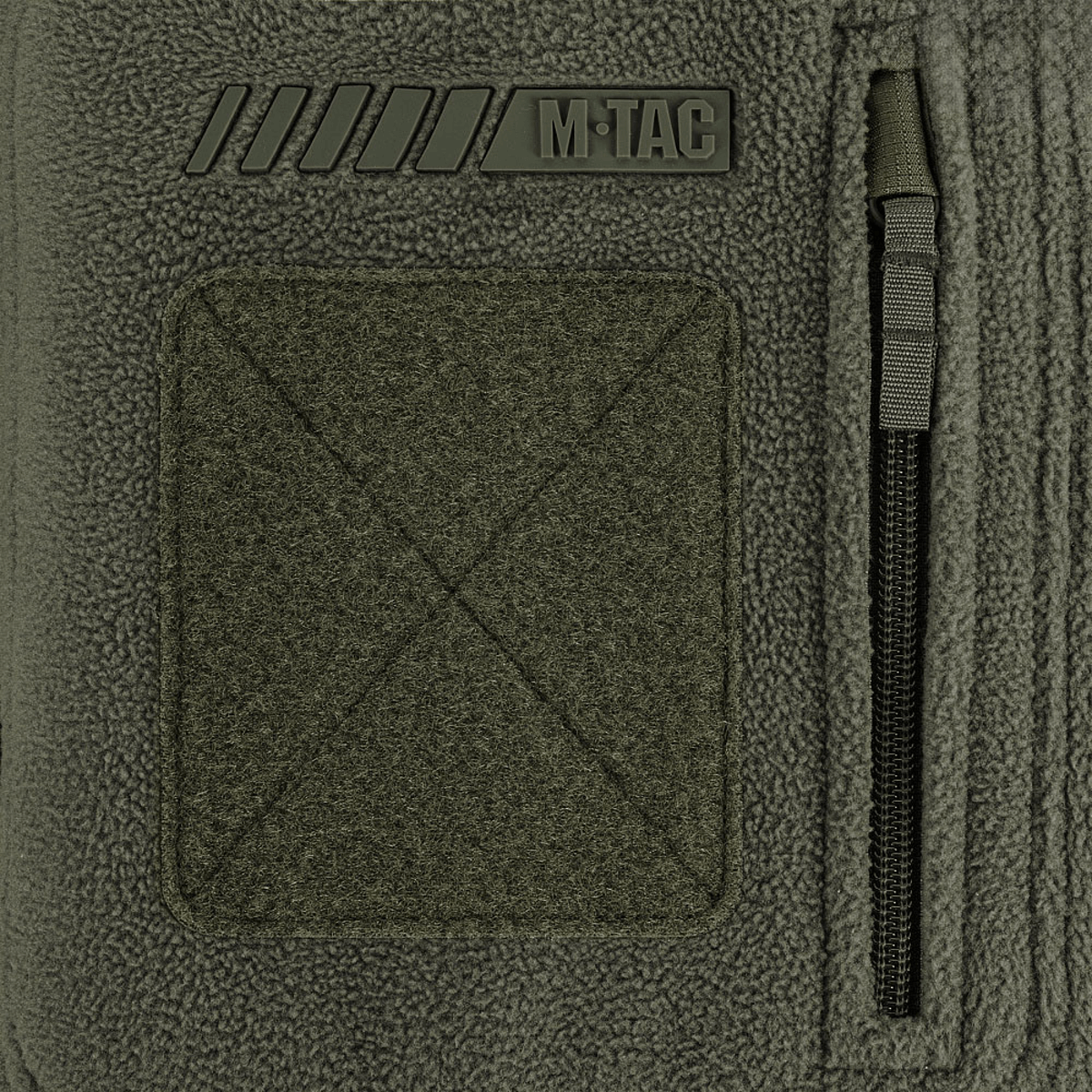 Detalje af M-Tac Division Gen.II Windblock Fleecejakke med logo og lynlås, designet til maksimal varme og beskyttelse mod vind.