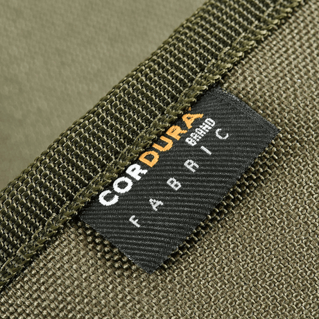 Label på Cordura 500D-materiale på M-Tac Pung Elite Gen.II, som viser stoffets slidstærke kvalitet.