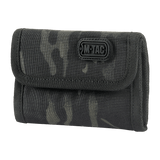 M-Tac Pung Elite Gen.II kompakt pung i slidstærkt Cordura 500D med stilfuldt logo på fronten og YKK lynlås i sort design.