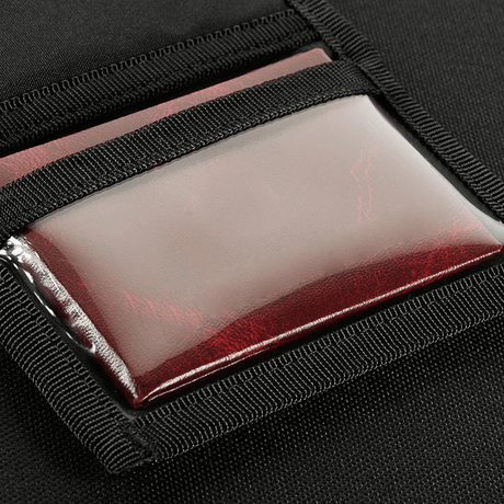 Nærbillede af M-Tac Pung Elite Gen.II med rum til kort og sedler i slidstærkt Cordura 500D-materiale.